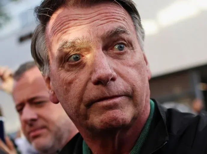 Tarifaço: Se Lula sinalizar para mim, eu negocio com o Trump, diz Bolsonaro