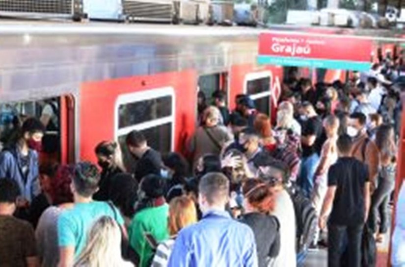 Brasil registra 224.567 casos de Covid-19 em 24 horas e bate novo recorde