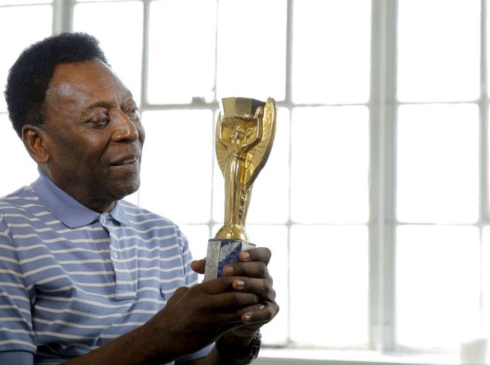 Políticos fazem homenagens; Lula diz que Pelé levou nome do país longe