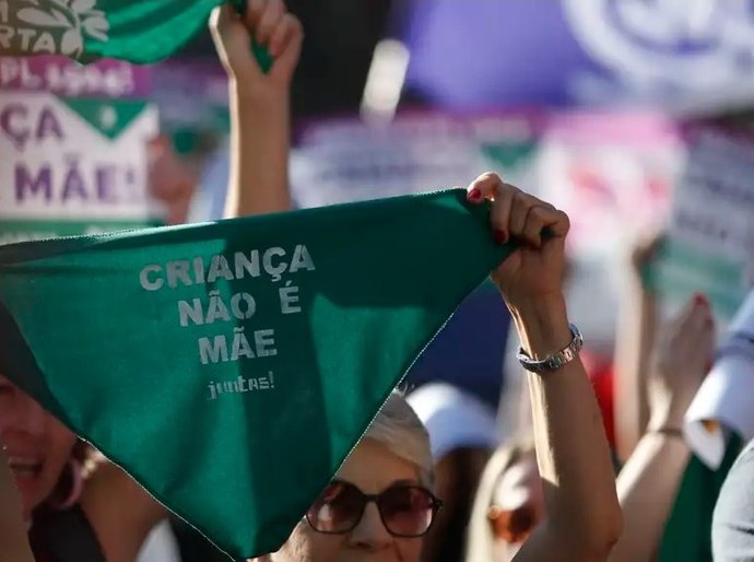 Manifestantes protestam contra PL do Aborto no Rio e em São Paulo