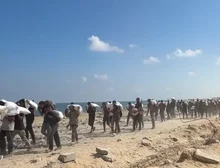 Tiros de Israel matam mais de 70 que buscavam ajuda em Gaza, diz autoridade