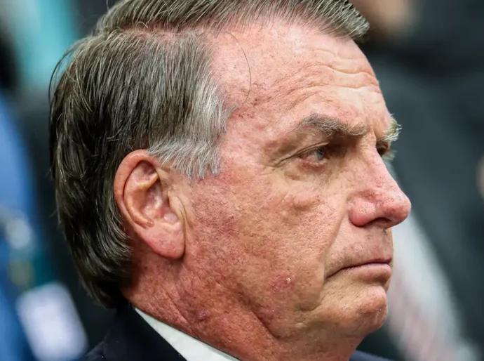 Julgamento leva base de Bolsonaro a enviar dobro de mensagens que críticos