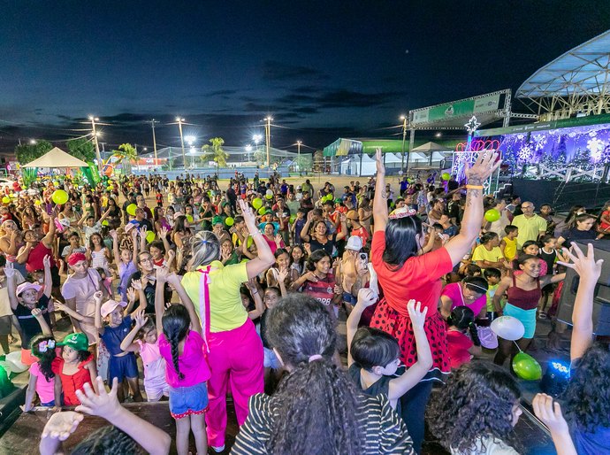 Luzes, sorrisos e esperança marcam o Natal de 2025 no bairro Pedra 90, em Cuiabá