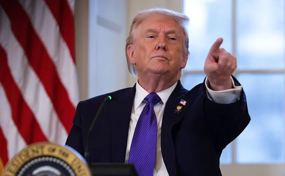 Trump anuncia tarifas de 25% para países que negociarem com Irã