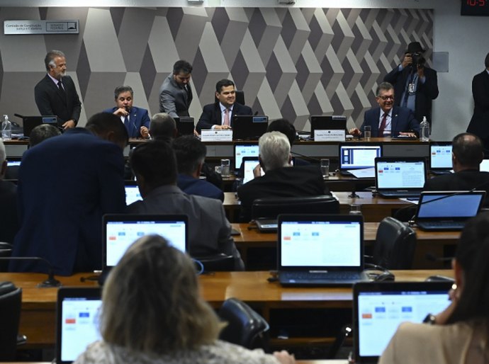 CCJ do Senado aprova PEC que criminaliza porte de qualquer quantidade de drogas