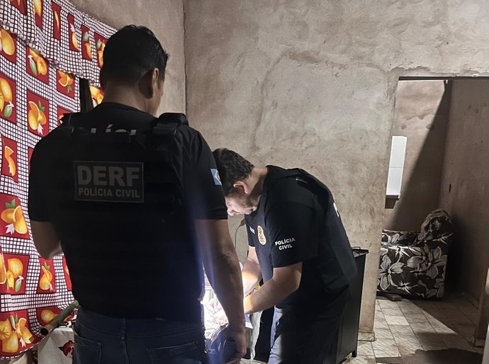 Operação da Polícia Civil cumpre 21 mandados de buscas contra o tráfico doméstico de drogas em Jaciara