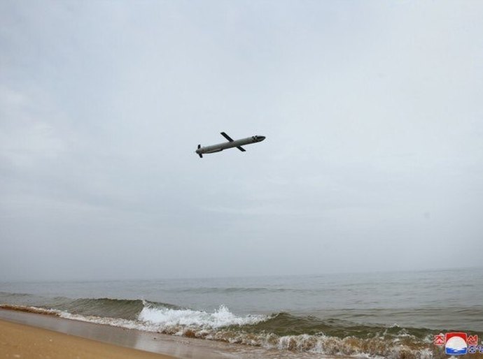 Coreia do Norte testa torpedo subaquático misterioso capaz de causar 'tsunâmi radioativo'