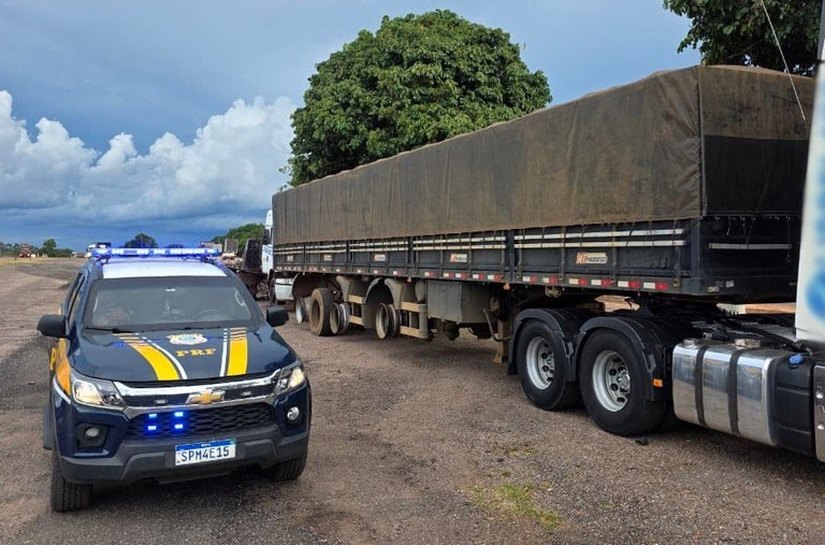 PRF intercepta carreta trafegando sem 14 pneus na BR-364 em Rondonópolis,MT