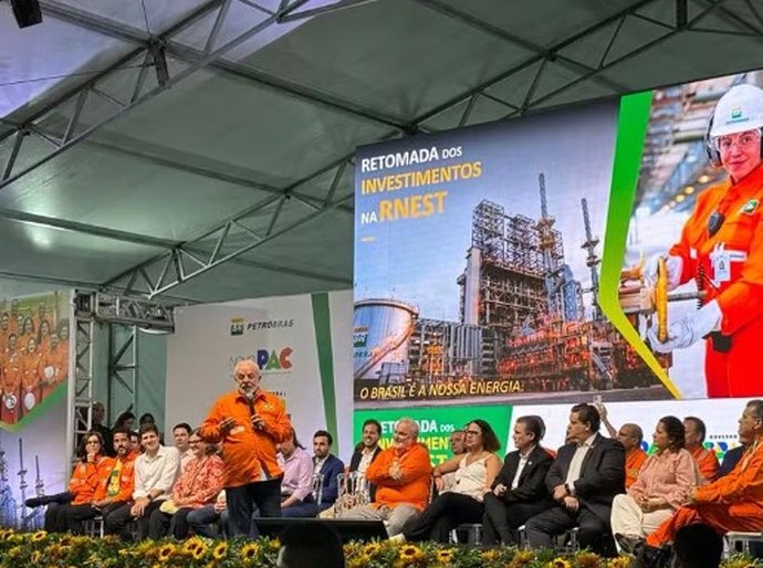 Com críticas severas à Lava Jato, Lula dá início a nova etapa de obras da Refinaria Abreu e Lima, em Ipojuca