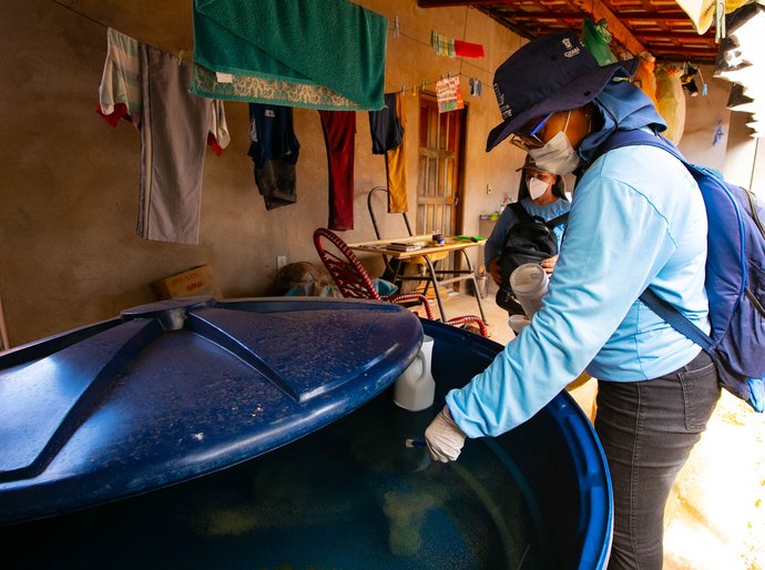 Prefeitura de Cuiabá reforça combate às arboviroses com uso de larvicida biológico
