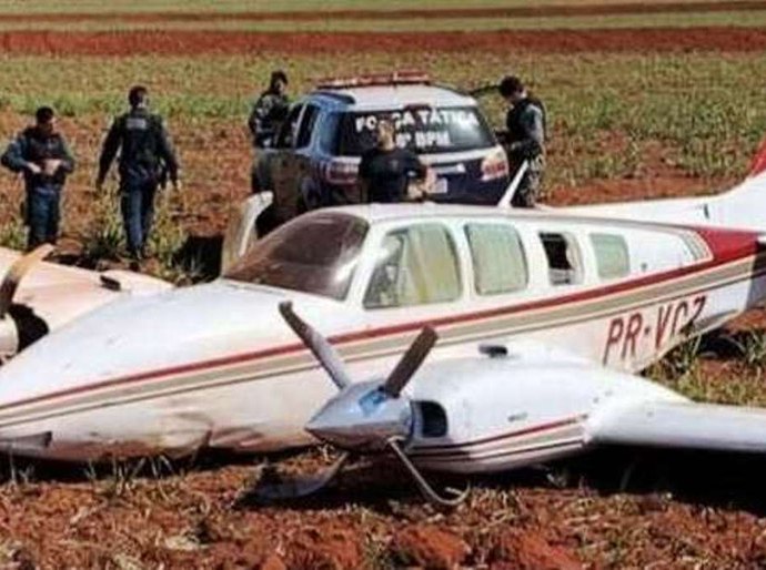 FAB intercepta e avião com 450 Kg de cocaína é obrigado a pousar no aeroporto de Rondonópolis em MT