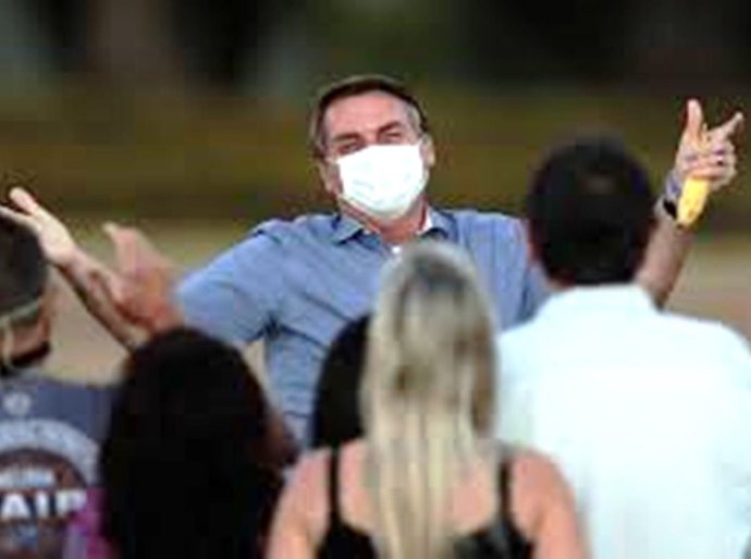 Brasil adoece enquanto Bolsonaro releva a pandemia e se mantém em eterno palanque eleitoral