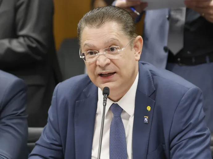 Bolsonaro deu aval para PL apoiar dosimetria sem anistia, diz Sóstenes