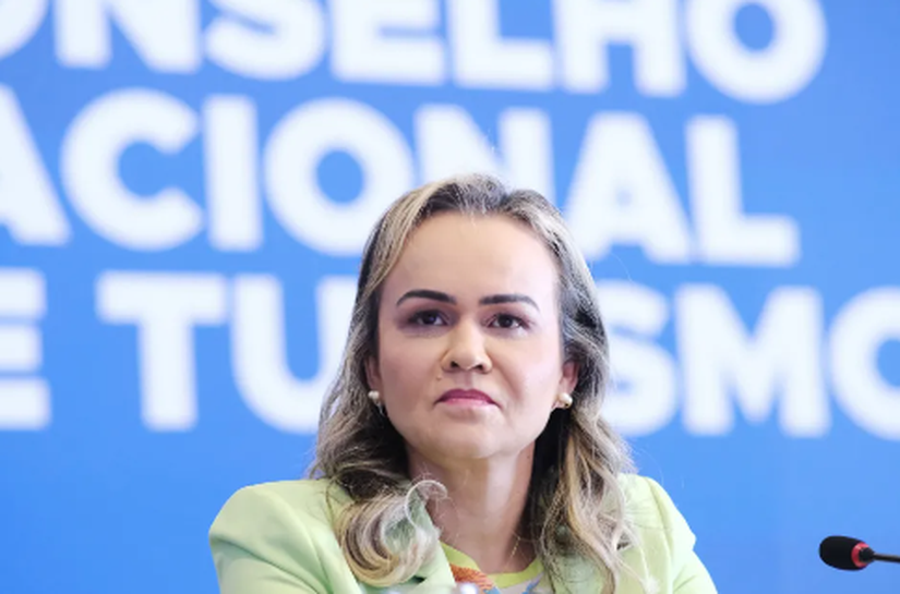 Governo muda versão, admite que Daniela Carneiro entregou cargo e confirma Sabino no Turismo