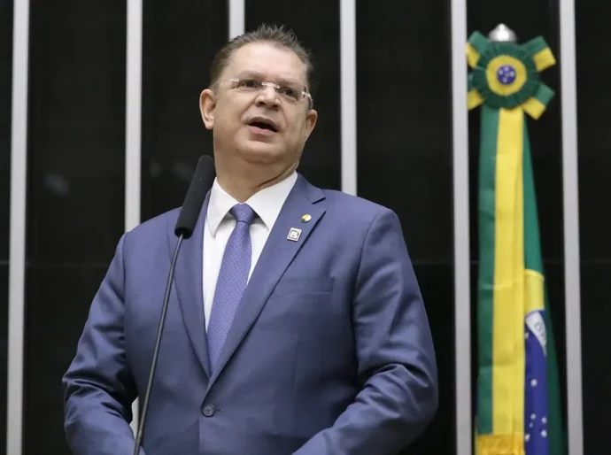 PF apreende cerca de R$ 400 mil na casa de Sóstenes Cavalcante; veja fotos