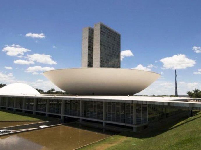 Câmara aprova R$ 44 bi para auxílio emergencial; benefício pode variar de R$ 175 a R$ 375
