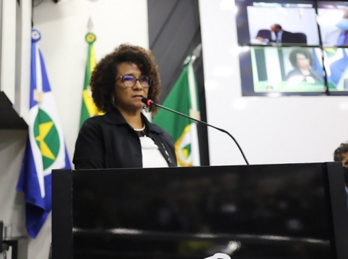 MP denuncia Edna Sampaio por uso ilegal de verba e pede R$ 40 mil de ressarcimento