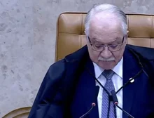 Advertisement  'A divergência é legítima, o confronto pessoal não', diz Fachin ao abrir sessão que decide futuro de Moraes