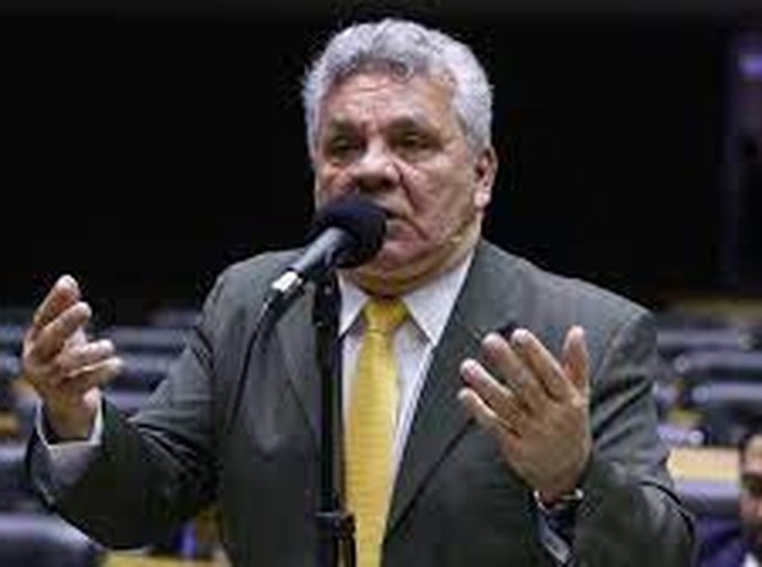 Oposição no Congresso se desentende sobre decreto de armas editado por Lula