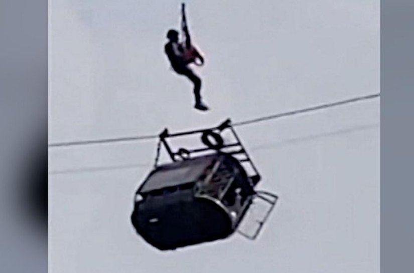 Como funciona teleférico improvisado em que pessoas ficaram presas no Paquistão