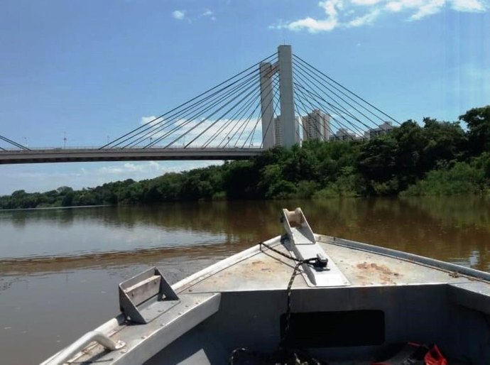 Fiscalização ambiental flagra pescado ilegal armazenado na margem do Rio Cuiabá