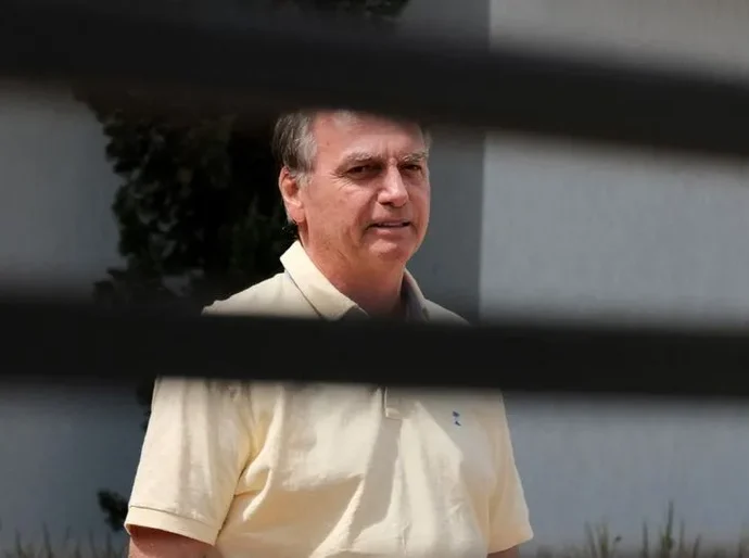 Veja quando Bolsonaro poderá ir para o regime semiaberto, segundo a Justiça