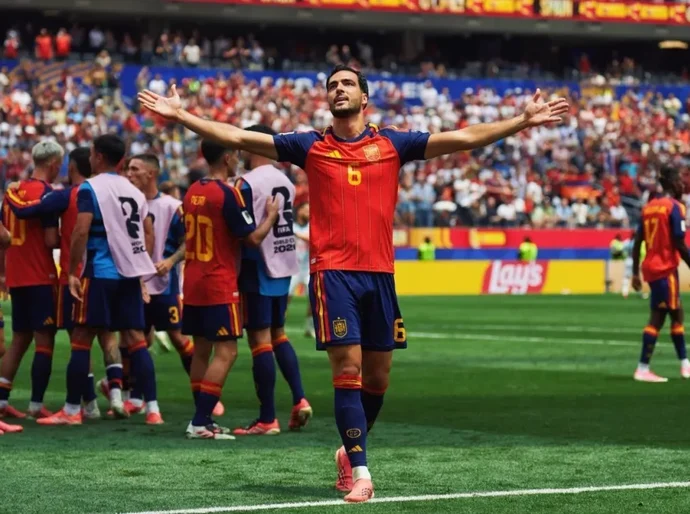 Com falha de goleiro, Espanha vence a Bélgica e vai à semifinal da Copa