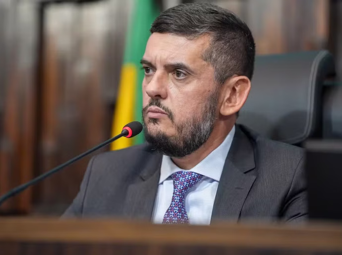 Após Alerj votar para soltar Rodrigo Bacellar, Alexandre de Moraes determina uso de tornozeleira