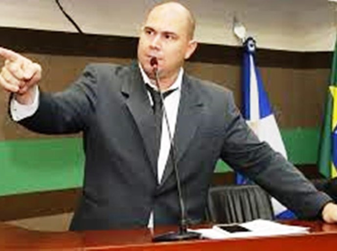 Veja Vídeo: Próceres da campanha de Pinheiro acusa Abílio, seu pai, sua mãe, seu padrasto, sua madrasta, seu cachorro, seu gato...