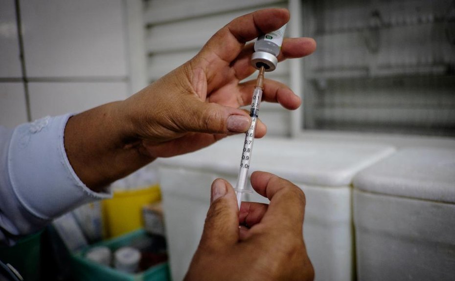 Primeira remessa da vacina contra a dengue chega em MT na próxima semana