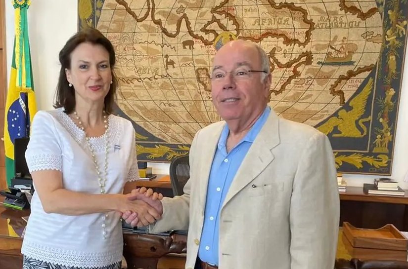 Chanceler indicada por Milei discute posse e Mercosul com Mauro Vieira