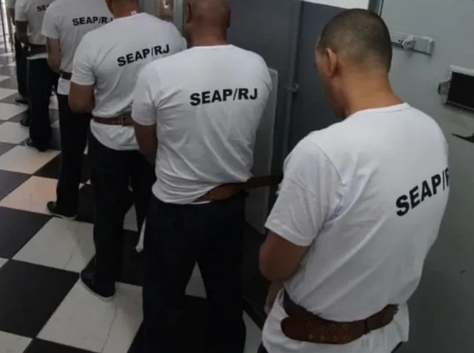 Ministério critica divulgação de transferência de presos; Castro rebate