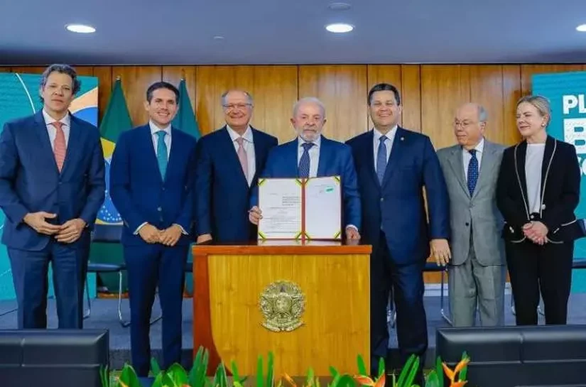 Lula anuncia R$ 30 bilhões em crédito para empresas afetadas pelo tarifaço