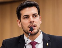 CHARLES CELEBRA GRATIFICAÇÃO PARA GESTORES E MIRA NOVA BATALHA PELA EDUCAÇÃO EM VG