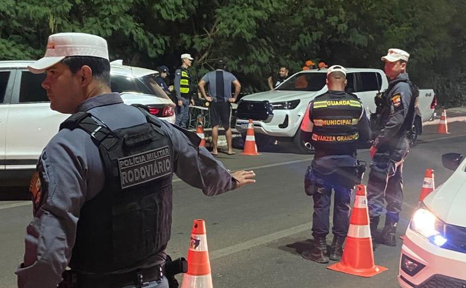 Operação Lei Seca prende dois condutores bêbados e remove 16 veículos em VG