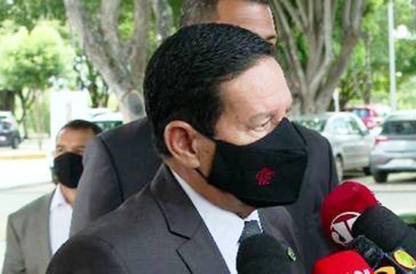 'Não adianta você querer impor algo nacional', diz Mourão sobre pedido de toque de recolher feito por secretários
