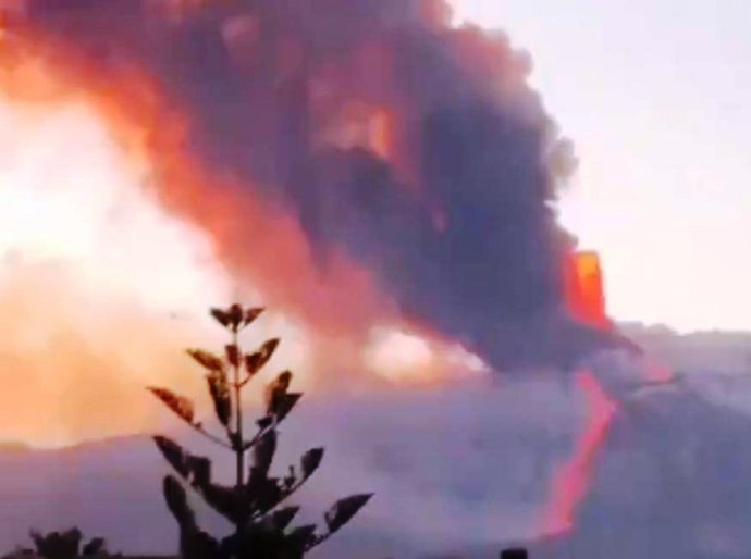 Vulcão Etna, mais ativo da Europa, entra em erupção na Itália