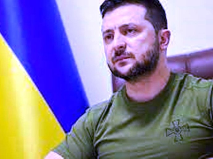 “Guerra vai terminar com diplomacia”, diz Zelensky em aniversário de 3 anos no poder