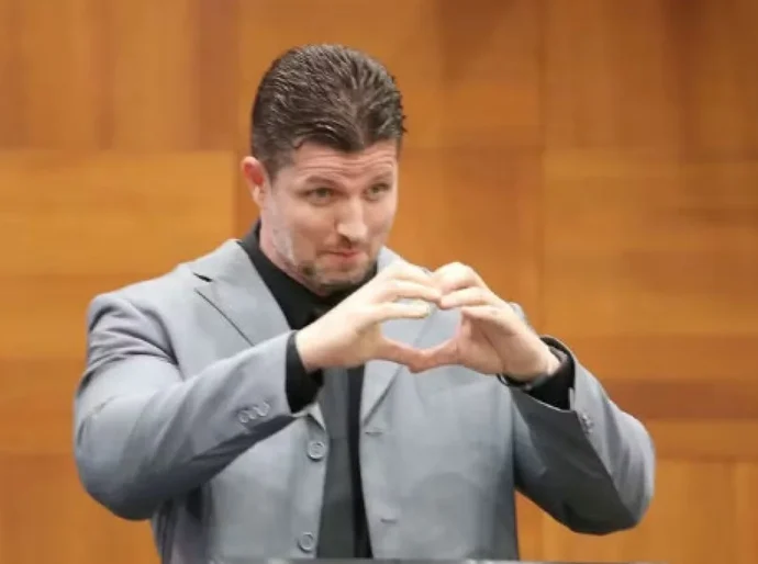 Rafael Ranalli na mira da Justiça por transfobia: Defensoria cobra R$ 400 mil por dano coletivo