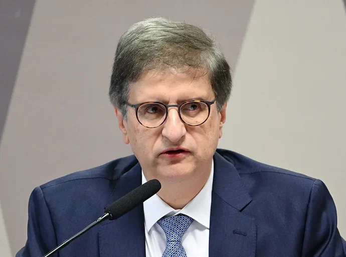 Gonet permanece no caso Master, mas sai desgastado por placar apertado