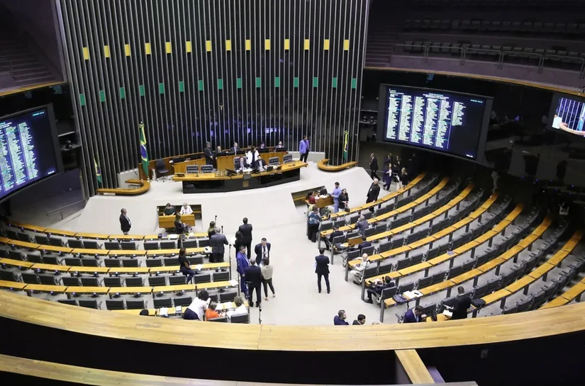 Câmara aprova em 1º turno PEC que dificulta ações contra parlamentares