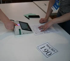 Ao menos nove governadores já deixaram cargos para disputar eleições