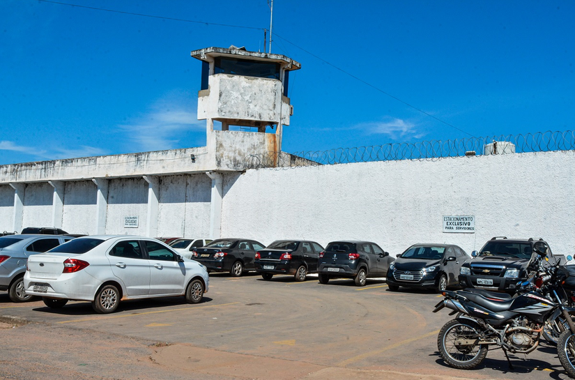 Polícia Penal prende mulheres e impede entrada de drogas e carregadores na PCE