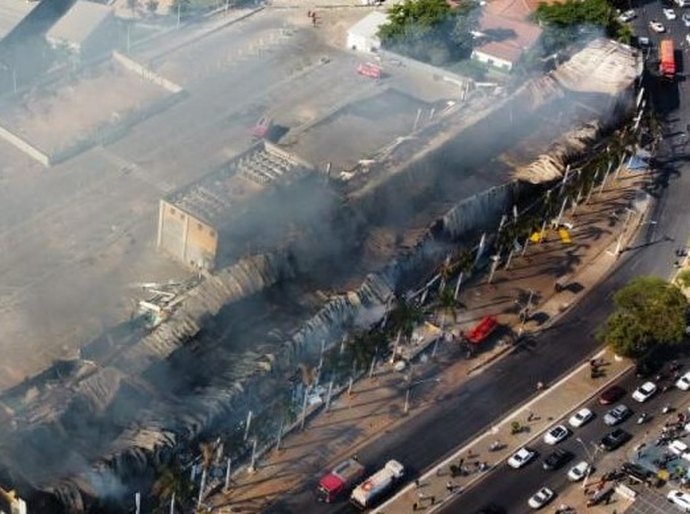 Veja Vídeos: As impressionantes imagens do maior incêndio da história de Cuiabá que devastou 600 lojas no Shopping Popular