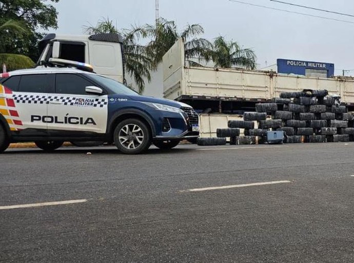 Polícia Militar e PRF apreendem 806 quilos de maconha com homem de 44 anos em Nova Mutum, MT