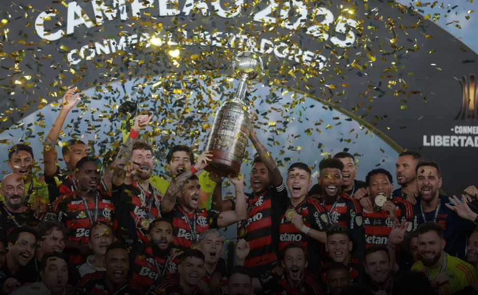 Flamengo vence Palmeiras e entra para história com tetra da Libertadores