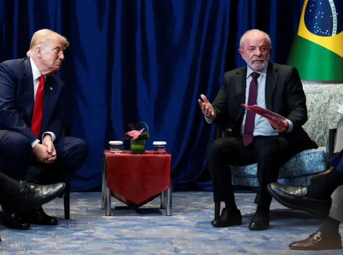 Trump não mencionou Bolsonaro em reunião com Lula, diz governo brasileiro
