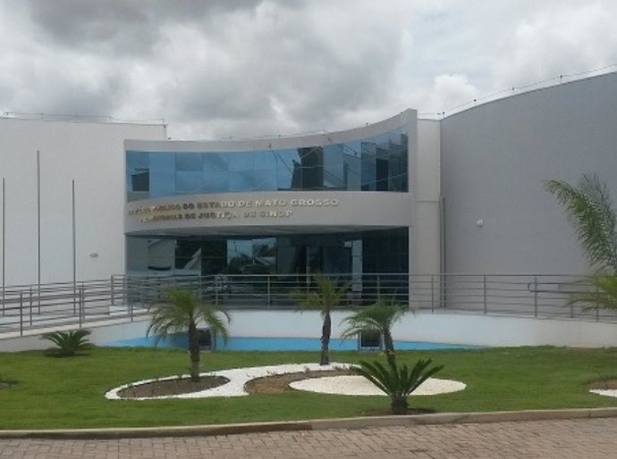 Professor de escola pública é denunciado por recrutar alunos para o Comando Vermelho em MT