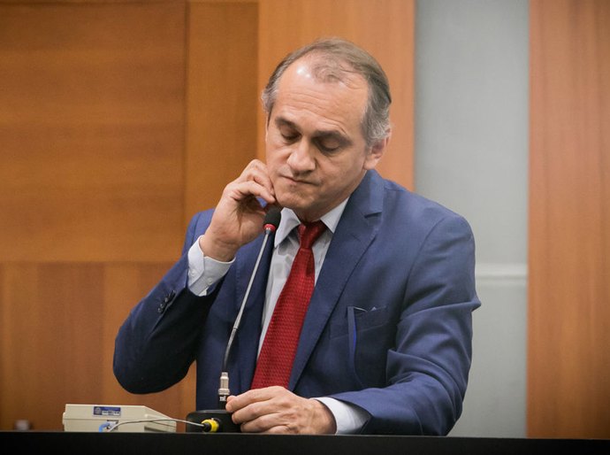 Por que Wilson Santos ‘ziguezagueia’ em seu mandato e agora será denunciado por prevaricação