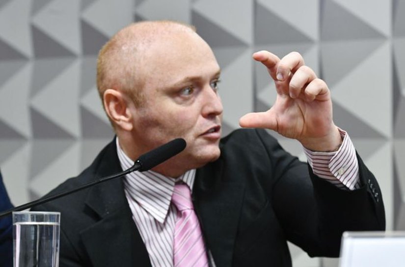 Hacker à CPMI: Pedido de Bolsonaro para assumir grampo contra Moraes, indulto, código-fonte fake das urnas e mais